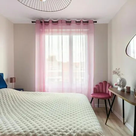 Climatisé 3 étoiles T3 Chic à Avec Billard Et Terrasse *