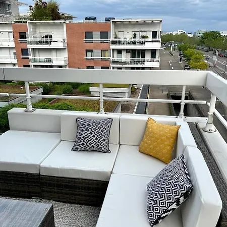 Climatisé 3 étoiles T3 Chic à Avec Billard Et Terrasse *